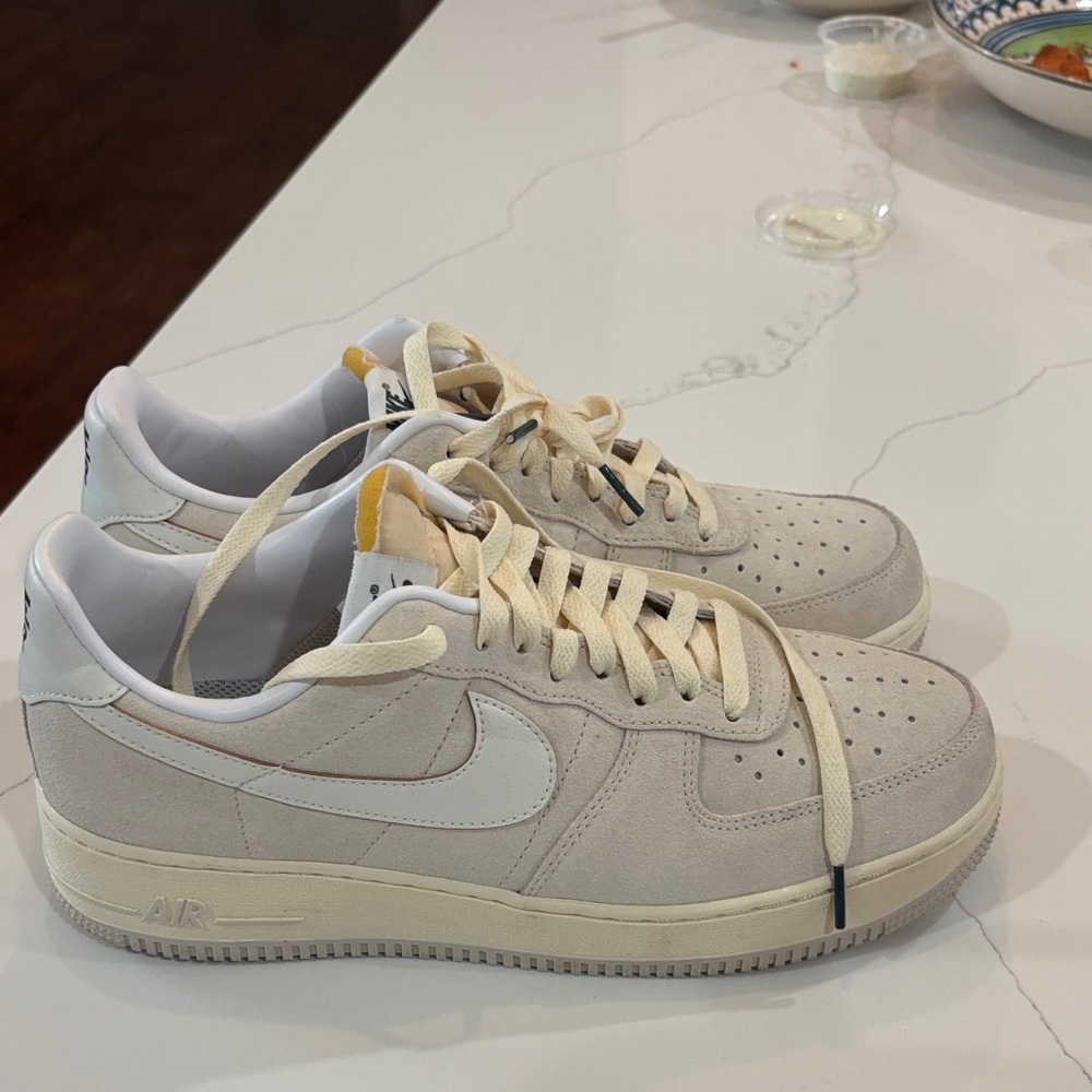 Nike AIR never worn -Cream and White Sneakers